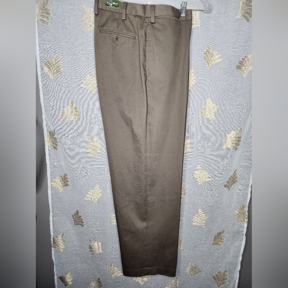NWT Eddie Bauer Classic Fit Pants. Size 38x32 - Picture 9 of 11